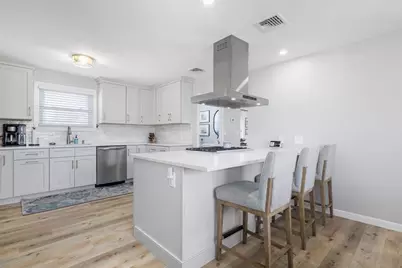 100 Evergreen Dr, Swansea, MA 02777 - Photo 9