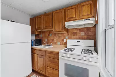 221 Beach St, Fall River, MA 02721 - Photo 9