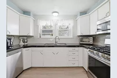 28 Court St, Lowell, MA 01852 - Photo 7