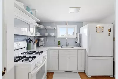 137 Hampton Cir, Hull, MA 02045 - Photo 5