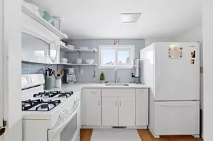 137 Hampton Cir, Hull, MA 02045 - Photo 5