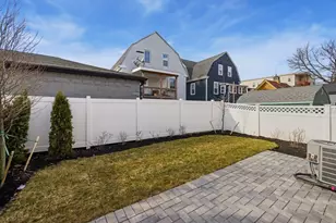 10 Bartlett St, Somerville, MA 02145 - Photo 33