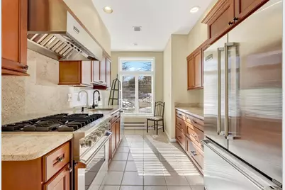 1 Douglass Grn #1, Woburn, MA 01801 - Photo 5