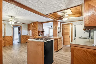 35 Maplewood Ave, Methuen, MA 01844 - Photo 9