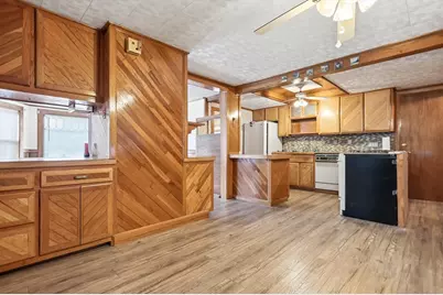 35 Maplewood Ave, Methuen, MA 01844 - Photo 7