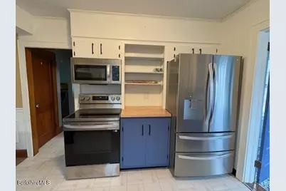 84 North Summer St, Adams, MA 01220 - Photo 9