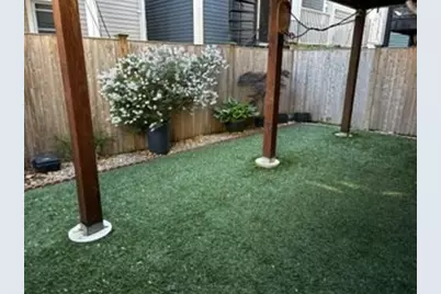 138 W 3rd St, Boston, MA 02127 - Photo 21