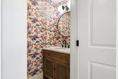 138 W 3rd St, Boston, MA 02127 - Photo 9