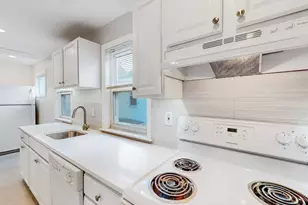 7 Smith St, Medford, MA 02155 - Photo 11