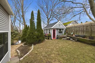 8 Linden St, Marblehead, MA 01945 - Photo 37