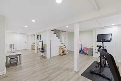 7 Pleasantdale Rd, Boston, MA 02132 - Photo 7