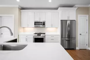 135 Rolling Rdg Dr, Northbridge, MA 01588 - Photo 9