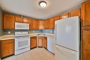 8 Village Green, Sturbridge, MA 01566 - Photo 19