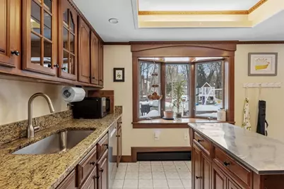 19 Blossom Ln, Weymouth, MA 02188 - Photo 5