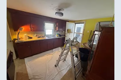 47 Arbutus St, Springfield, MA 01109 - Photo 3