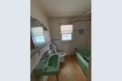 47 Arbutus St, Springfield, MA 01109 - Photo 7