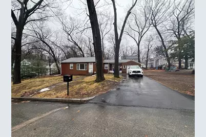 47 Arbutus St, Springfield, MA 01109 - Photo 1