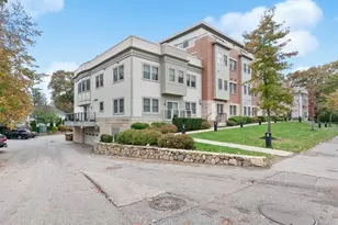 321 Hammond Pond Pkwy, Brookline, MA 02467 - Photo 3