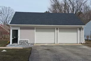 2085 Memorial Dr, South Hadley, MA 01075 - Photo 31