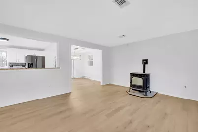 25 Fox Hill Rd, Ludlow, MA 01056 - Photo 5