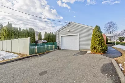 309 Island Pond Rd, Springfield, MA 01118 - Photo 35