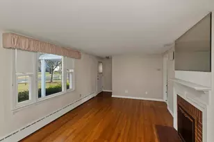 309 Island Pond Rd, Springfield, MA 01118 - Photo 9