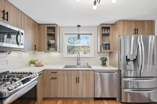 27 Garfield Ave, Saugus, MA 01906 - Photo 9