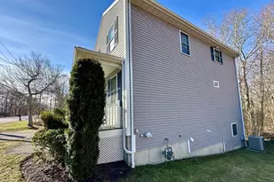 1007 Mt Pleasant St, New Bedford, MA 02745 - Photo 25