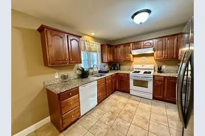 1007 Mount Pleasant St, New Bedford, MA 02745 - Photo 9