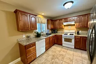 1007 Mt Pleasant St, New Bedford, MA 02745 - Photo 9