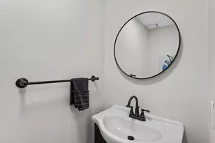 5257 Washington St, Boston, MA 02132 - Photo 11