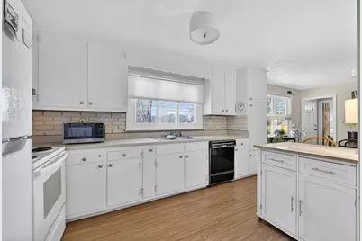 788 Dartmouth St, Dartmouth, MA 02748 - Photo 5