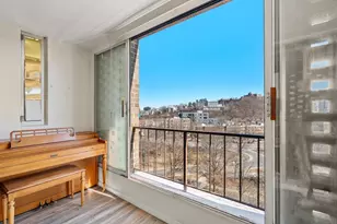 33 Pond Ave, Brookline, MA 02445 - Photo 3