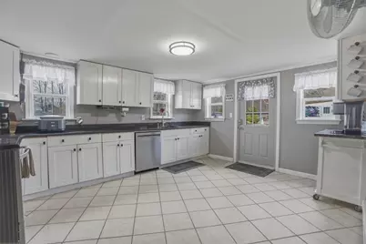 22 Milford St, Medway, MA 02053 - Photo 5