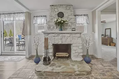 22 Milford St, Medway, MA 02053 - Photo 9