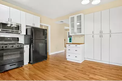 28 Robbins St #2, Waltham, MA 02453 - Photo 5