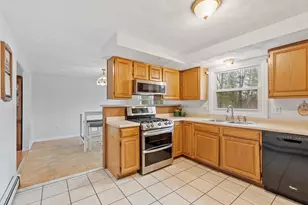 27 Merrimac Dr, Pepperell, MA 01463 - Photo 11