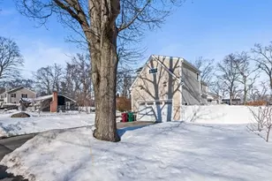 81 Longmeadow Dr, Lowell, MA 01852 - Photo 5