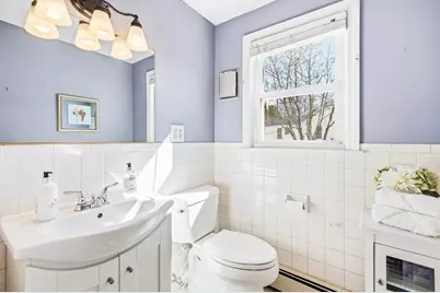 22 Longwood Ave, Woburn, MA 01801 - Photo 11