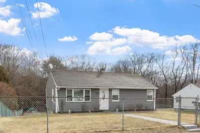 6 Bartlett St, Oxford, MA 01540 - Photo 3