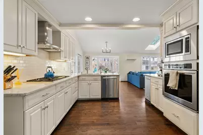 2 Cavanagh Rd, Wellesley, MA 02481 - Photo 5