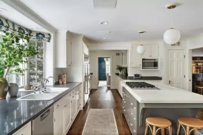 10 Lanark Rd, Wellesley, MA 02481 - Photo 13