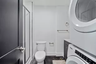 211 W 9th St, Boston, MA 02127 - Photo 25