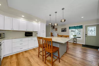 8 School St, Groveland, MA 01834 - Photo 5