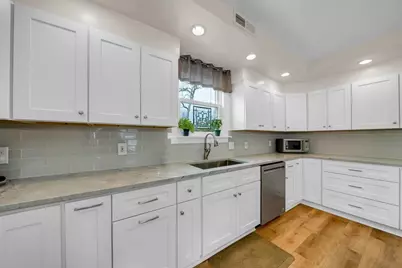 8 School St, Groveland, MA 01834 - Photo 7