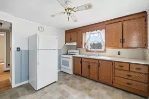 66 Thornton St, Springfield, MA 01104 - Photo 3