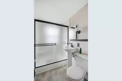 66 Thornton St, Springfield, MA 01104 - Photo 9