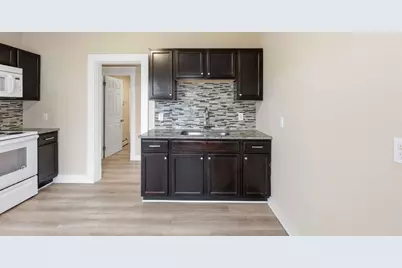 28-30 Cherrelyn St, Springfield, MA 01104 - Photo 5