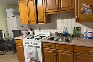 120 Lakeview Ave, Lowell, MA 01850 - Photo 9