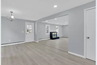 116 Carr St, Springfield, MA 01118 - Photo 11